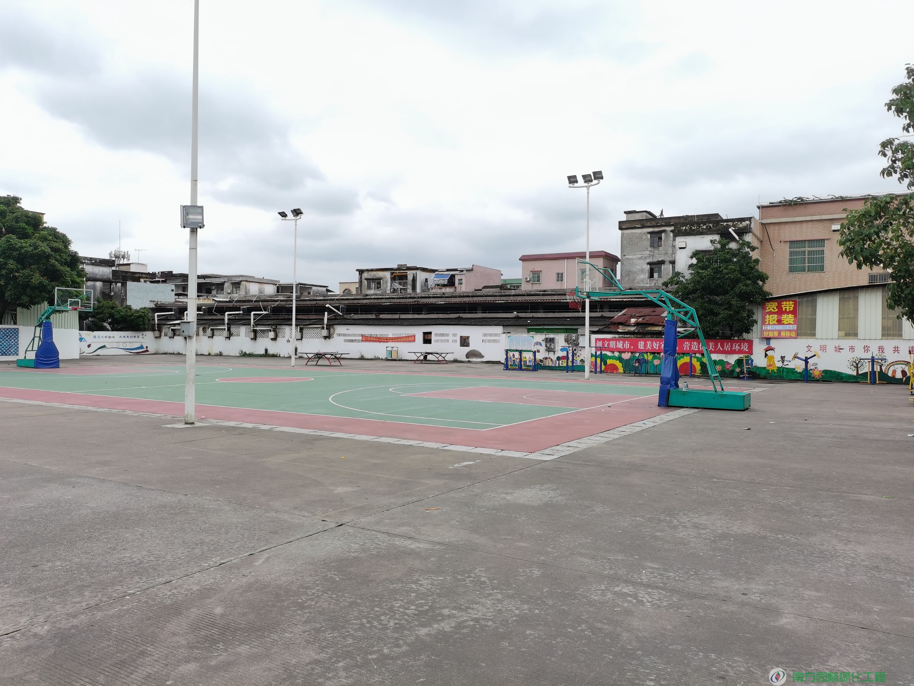 广东省中山市中山市区三角镇沙栏村民委员会沙栏村健身广场园林绿化与养护